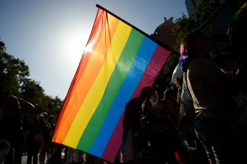 İspanya’dan Non-Binary Bireylere Yeni Hak: Yabancılar Oturma Kartlarında ‘X’ Cinsiyet Seçeneği