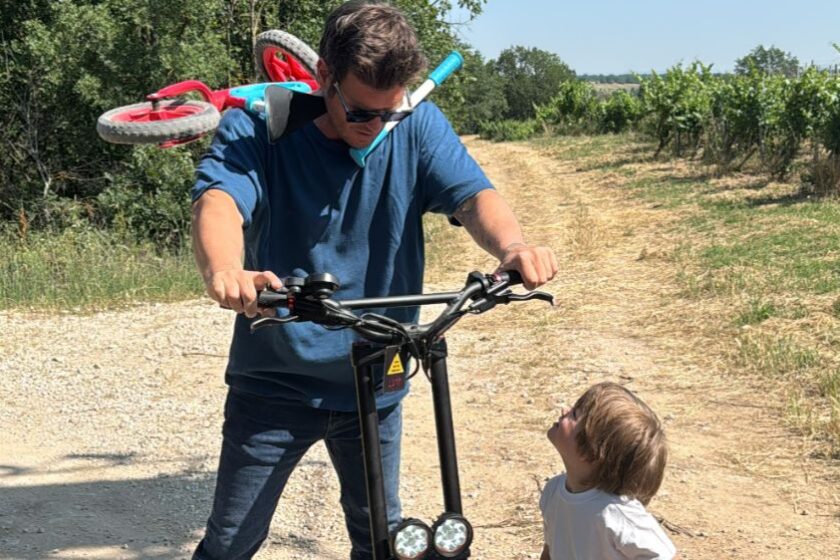 Kıvanç Tatlıtuğ ve Oğlu Kurt Efe’den Scooter Turu: Başak Dizer Anları Paylaştı