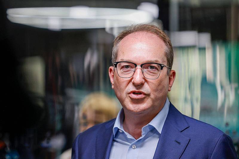 Menschenrechtsverbrechen: Rücktrittsforderungen gegen Innenminister Dobrindt werden lauter